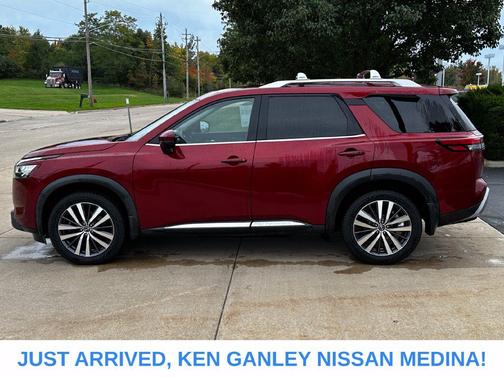 Scarlet Ember Tintcoat 2022 Nissan Pathfinder Platinum 4WD