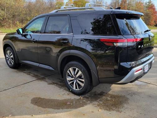 2025 Nissan Pathfinder SL 4WD