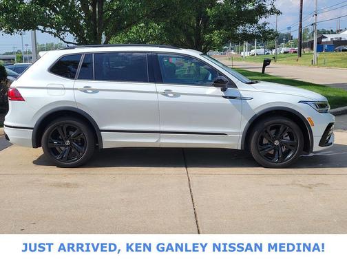 Opal White 2024 Volkswagen Tiguan 2.0T SE R-Line Black