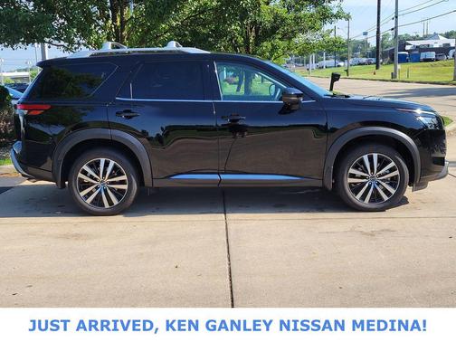 Super Black 2025 Nissan Pathfinder Platinum 4WD