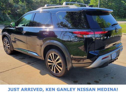 Super Black 2025 Nissan Pathfinder Platinum 4WD