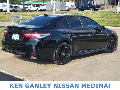 2020 Toyota Camry SE