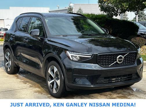2024 Volvo XC40 B5 Core