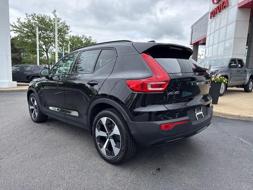 2024 Volvo XC40 B5 Core