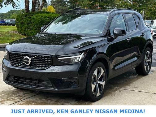 2024 Volvo XC40 B5 Core