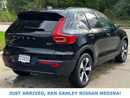 2024 Volvo XC40 B5 Core