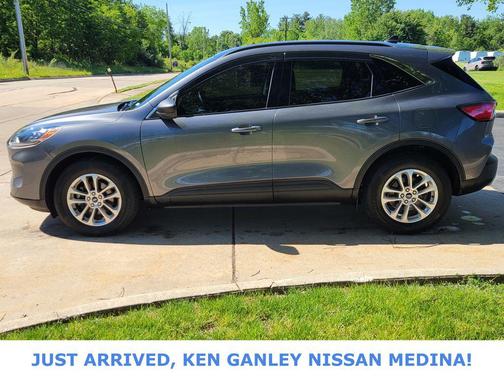 Carbonized Gray Metallic 2022 Ford Escape SE