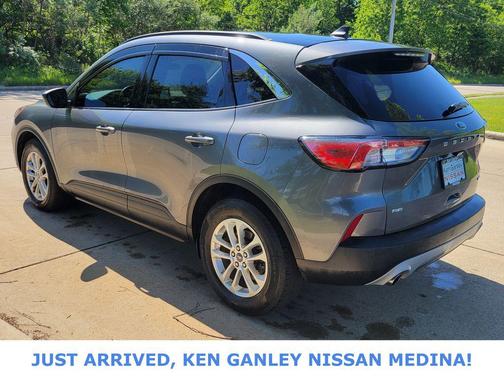 Carbonized Gray Metallic 2022 Ford Escape SE
