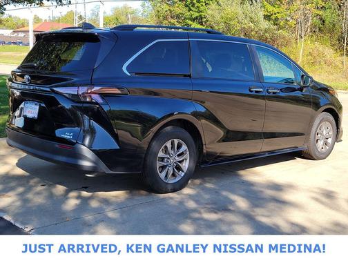 2024 Toyota Sienna XLE 8 Passenger
