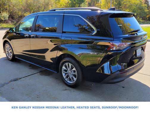 2024 Toyota Sienna XLE 8 Passenger
