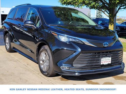 2024 Toyota Sienna XLE 8 Passenger