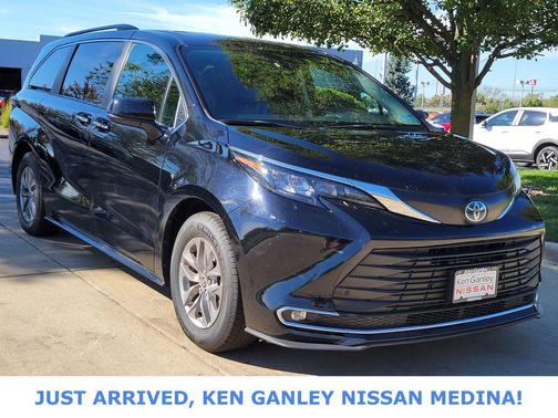 2024 Toyota Sienna XLE 8 Passenger