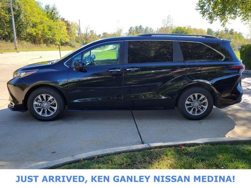 2024 Toyota Sienna XLE 8 Passenger