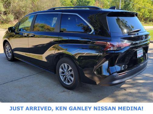 2024 Toyota Sienna XLE 8 Passenger