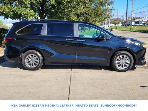 2024 Toyota Sienna XLE 8 Passenger