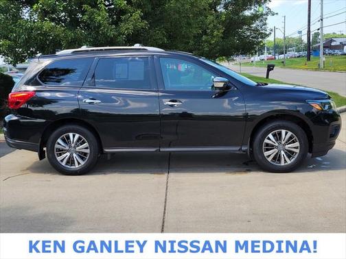 2019 Nissan Pathfinder S