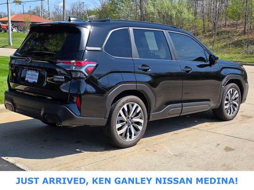 Crystal Black Silica 2025 Subaru Forester Touring