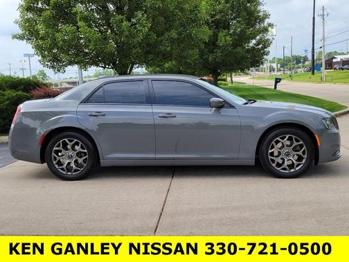Photo 2 of 51 of 2017 Chrysler 300 S