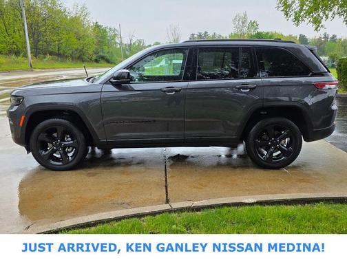 Baltic Gray Metallic Clearcoat 2024 Jeep Grand Cherokee Altitude