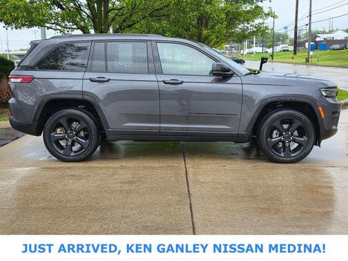 Baltic Gray Metallic Clearcoat 2024 Jeep Grand Cherokee Altitude