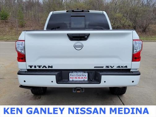 2023 Nissan Titan SV