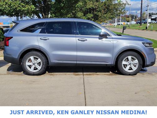 2022 Kia Sorento LX
