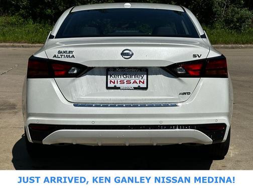 Pearl White Tricoat 2022 Nissan Altima 2.5 SV
