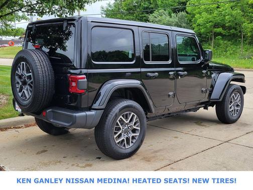 Black Clearcoat 2025 Jeep Wrangler 4-Door Sahara 4x4
