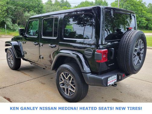 Black Clearcoat 2025 Jeep Wrangler 4-Door Sahara 4x4