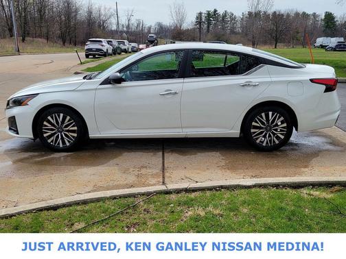 Glacier White 2025 Nissan Altima 2.5 SV