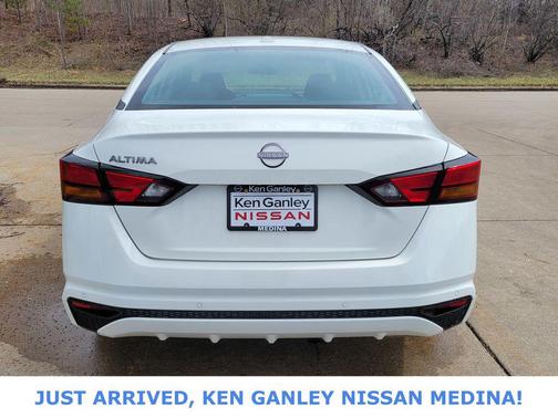 Glacier White 2025 Nissan Altima 2.5 SV