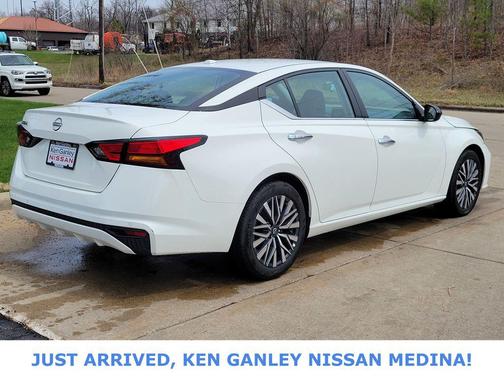 Glacier White 2025 Nissan Altima 2.5 SV