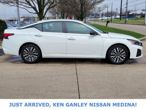 Glacier White 2025 Nissan Altima 2.5 SV