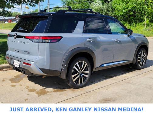 Solid Gray/Super Black 2023 Nissan Pathfinder Platinum 4WD
