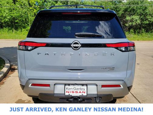Solid Gray/Super Black 2023 Nissan Pathfinder Platinum 4WD