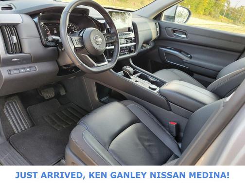 2025 Nissan Pathfinder SL 4WD