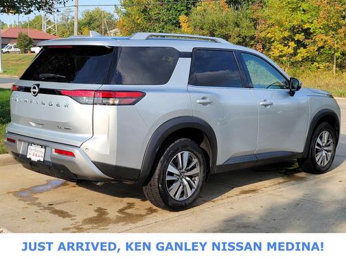 2025 Nissan Pathfinder SL 4WD