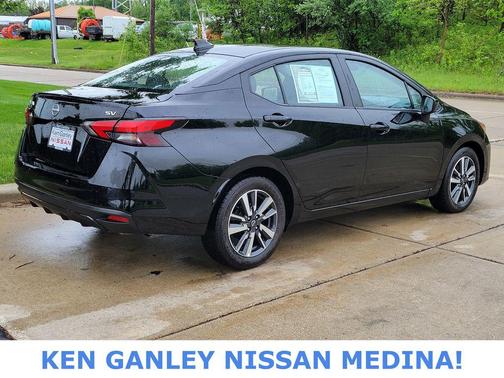 Super Black Metallic 2024 Nissan Versa 1.6 SV