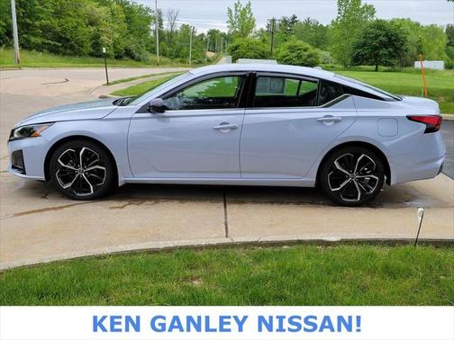 2023 Nissan Altima SR FWD