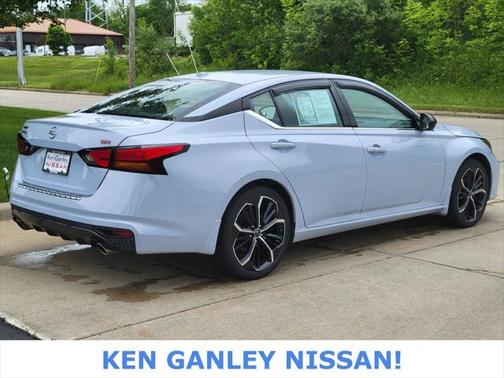 2023 Nissan Altima SR FWD