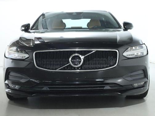 2017 Volvo S90 T6 Momentum