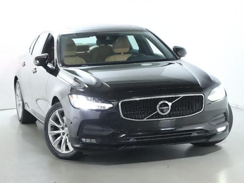 2017 Volvo S90 T6 Momentum