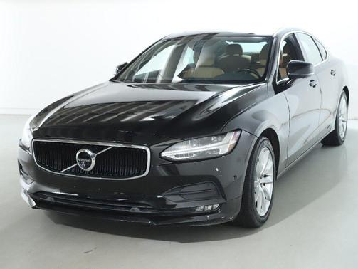 2017 Volvo S90 T6 Momentum
