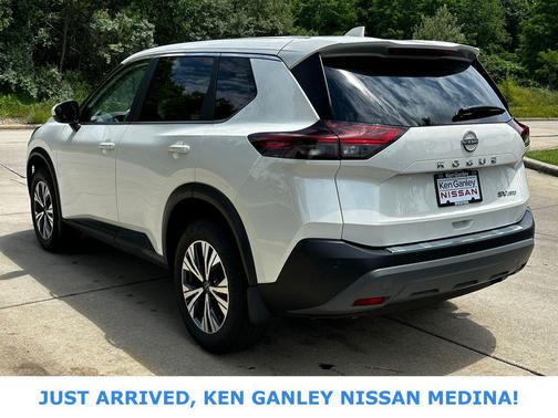 Pearl White Tricoat 2023 Nissan Rogue SV