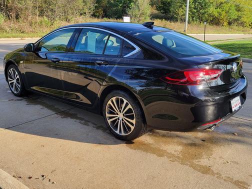 2019 Buick Regal Sportback FWD Essence