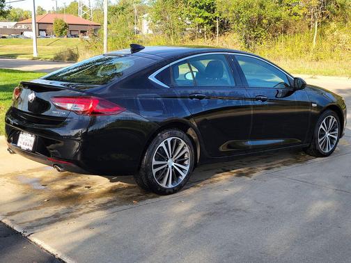 2019 Buick Regal Sportback FWD Essence