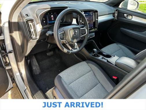 2024 Volvo XC40 B5 Core Bright Theme