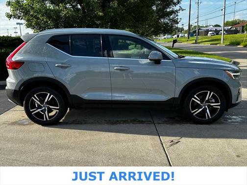 2024 Volvo XC40 B5 Core Bright Theme
