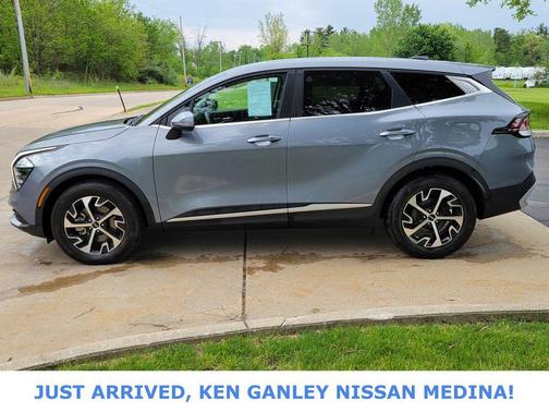Everlasting Silver 2024 Kia Sportage EX