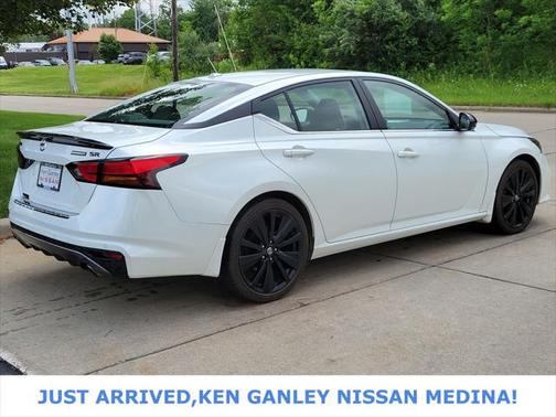 2022 Nissan Altima SR FWD